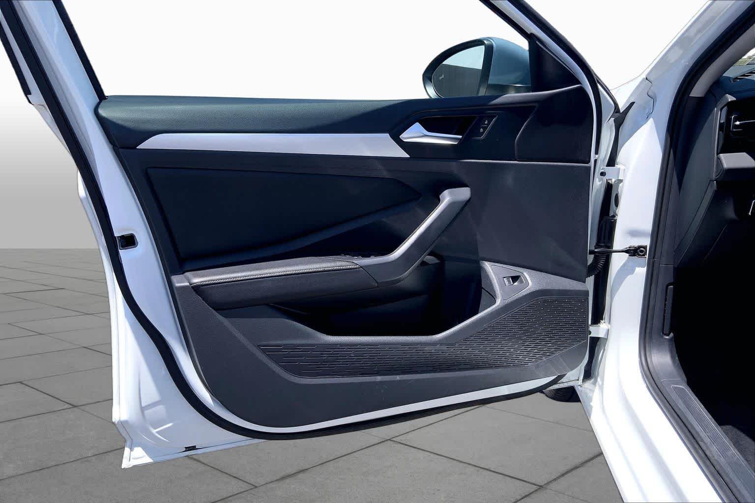 Used 2025 Pure White Volkswagen S image 22