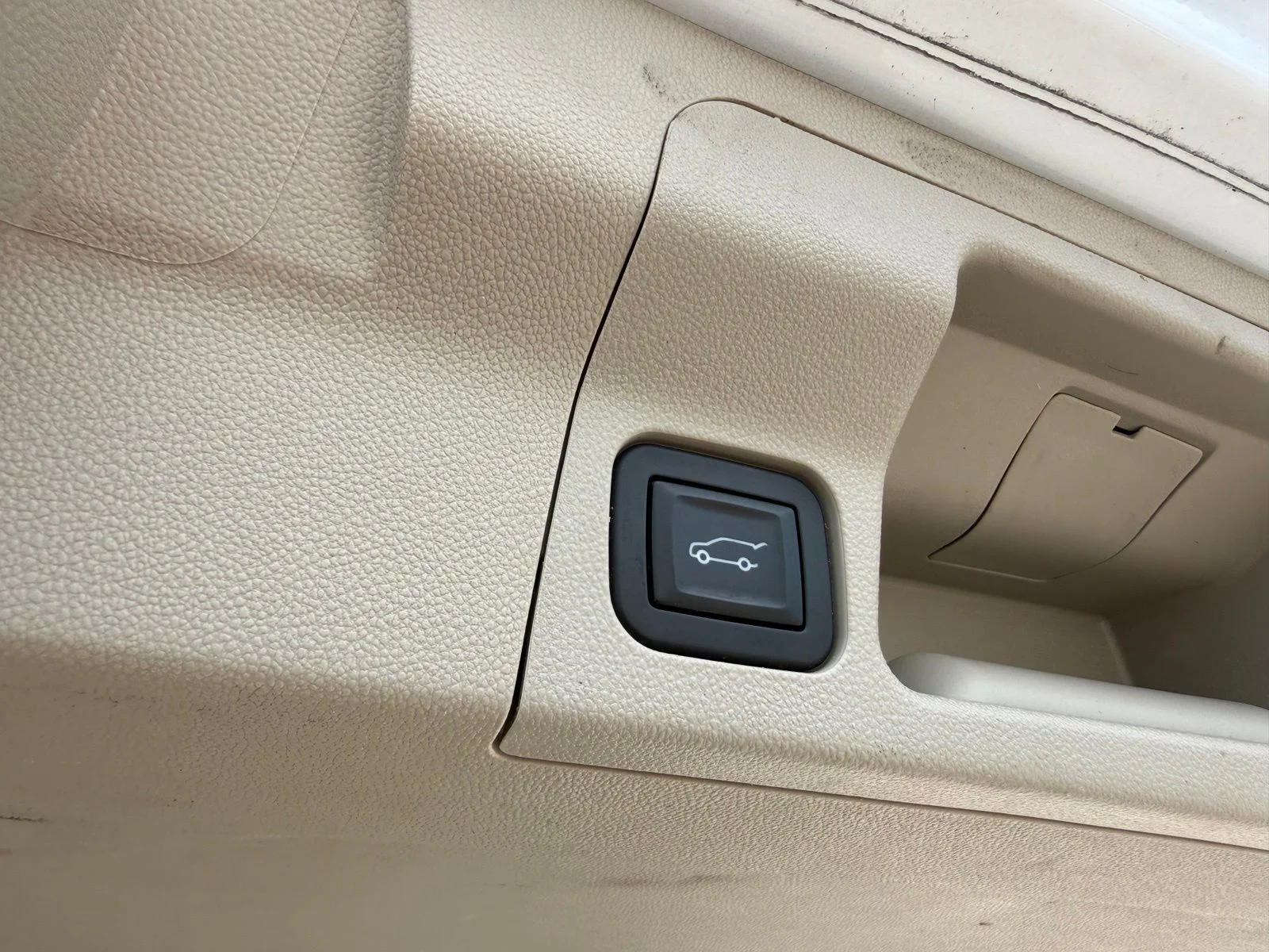 Used 2018 White GMC Denali image 27