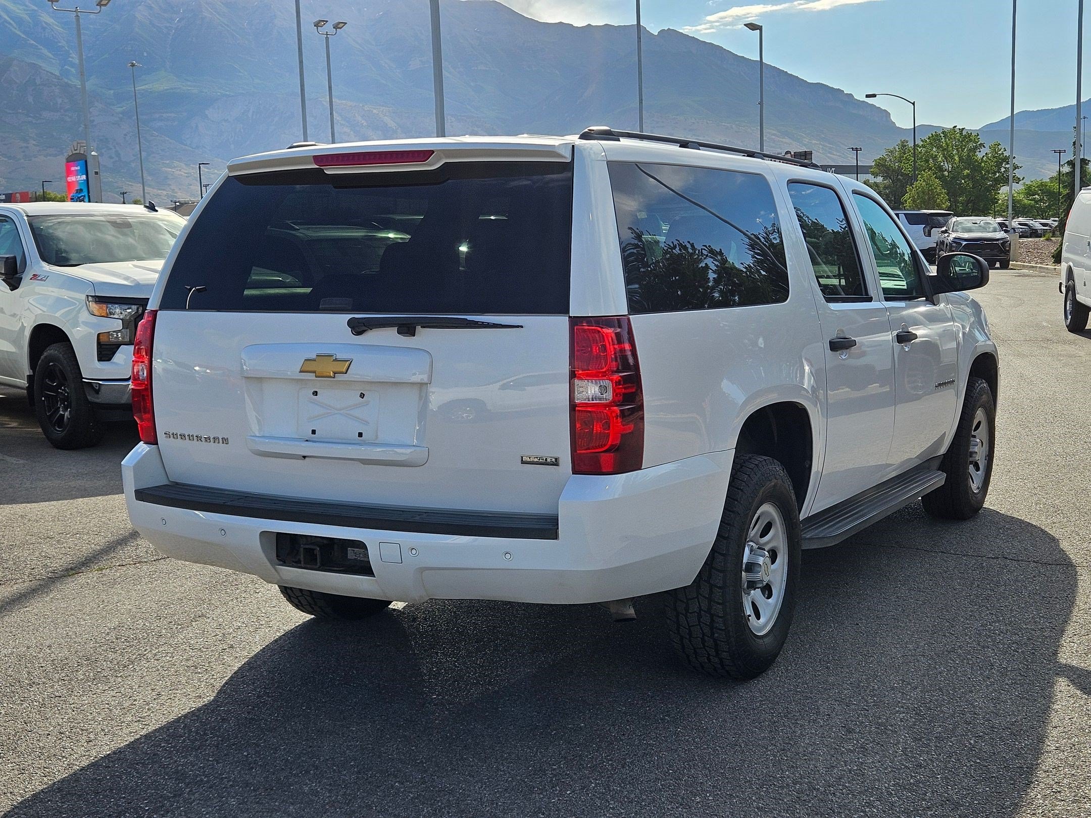 Used 2012 Summit White Chevrolet Commercial image 3