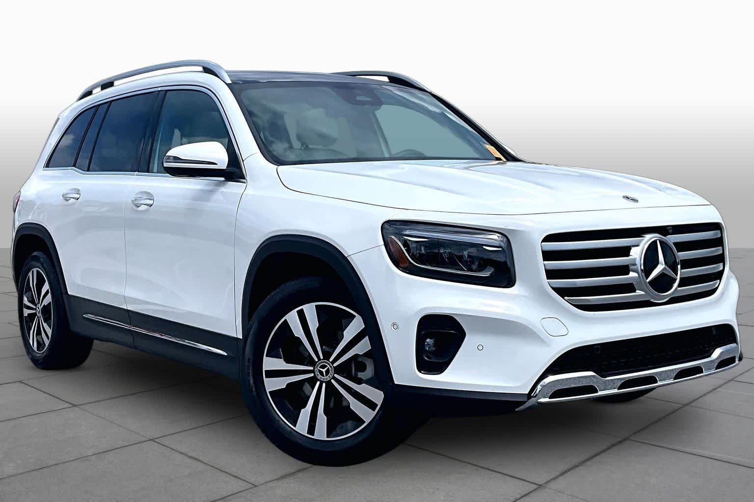 Used 2025 Polar White Mercedes-Benz GLB 250 image 3