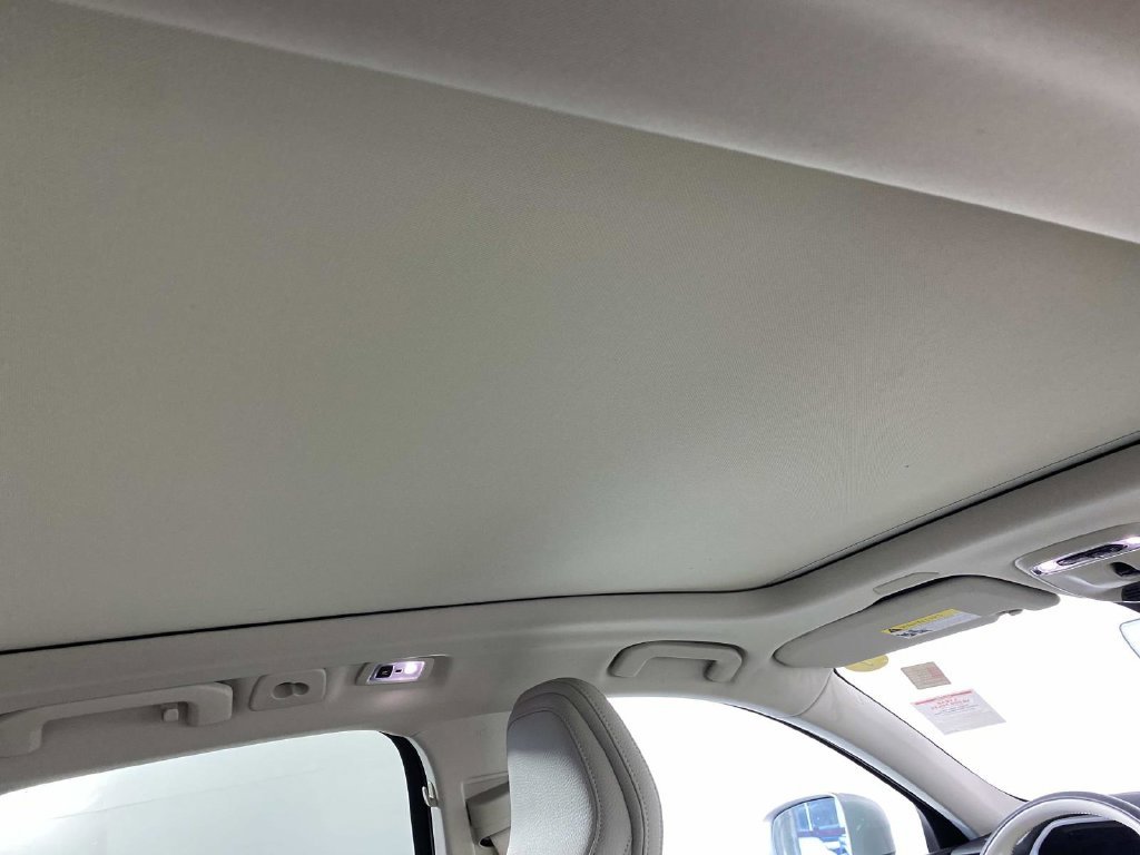 Used 2019 Silver Volvo T5 Momentum image 12