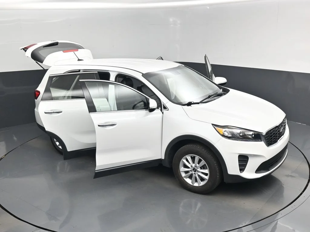 Used 2020 White Kia LX image 19