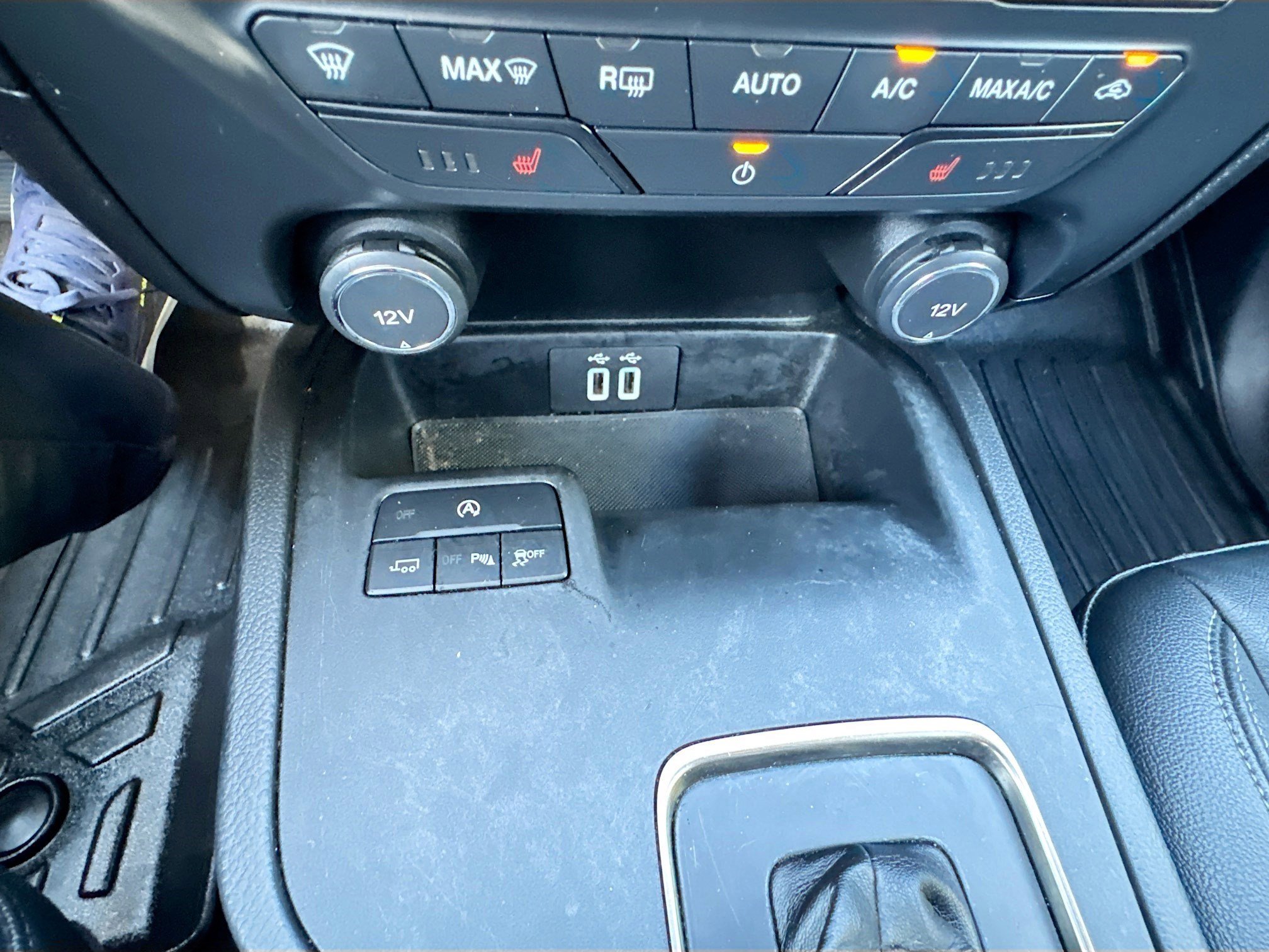 Used 2019 Shadow Black Ford LARIAT image 22