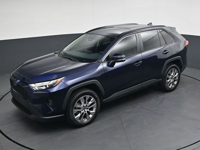 Used 2024  Toyota XLE Premium image 29