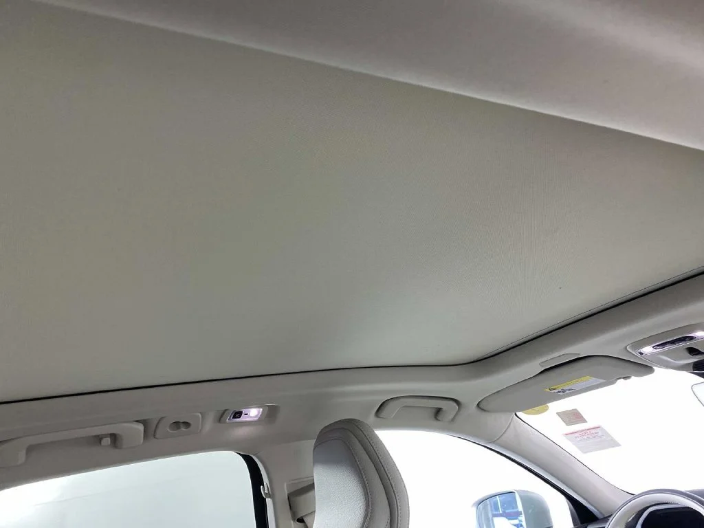 Used 2019 Bright Silver Metallic Volvo T5 Momentum image 12