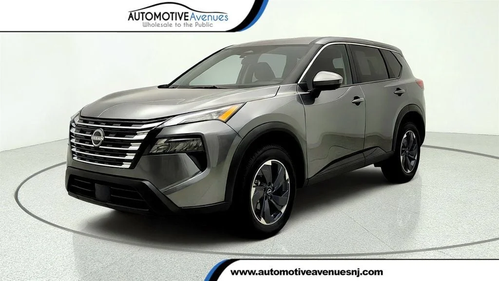 Used 2025 Gun Metallic Nissan FWD SV image 1