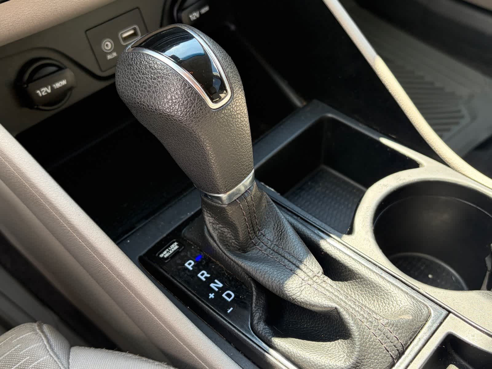Used 2019 Molten Silver Hyundai SE image 18
