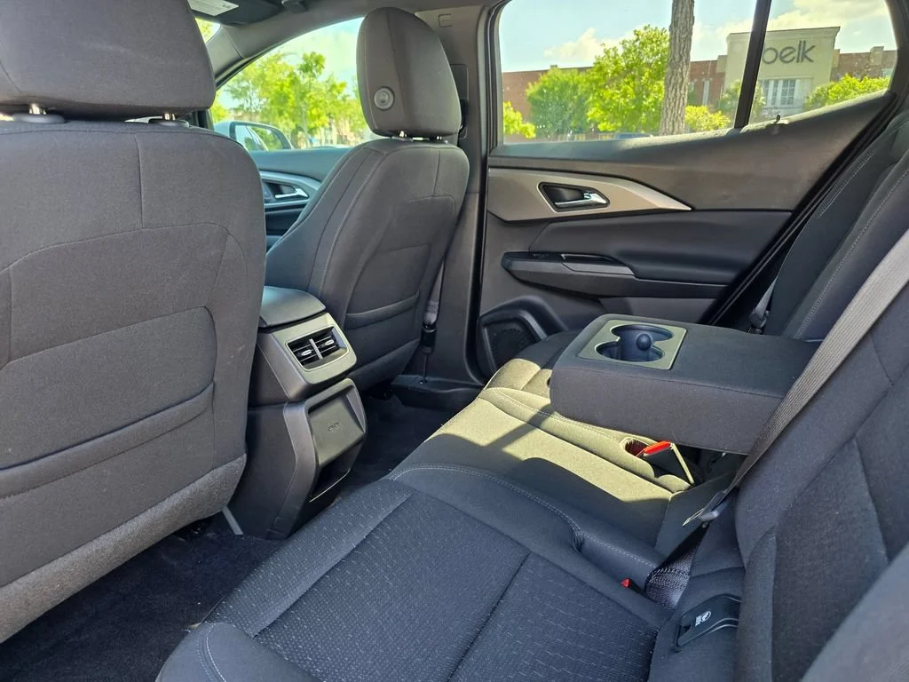 Used 2025 Summit White Chevrolet LT image 29