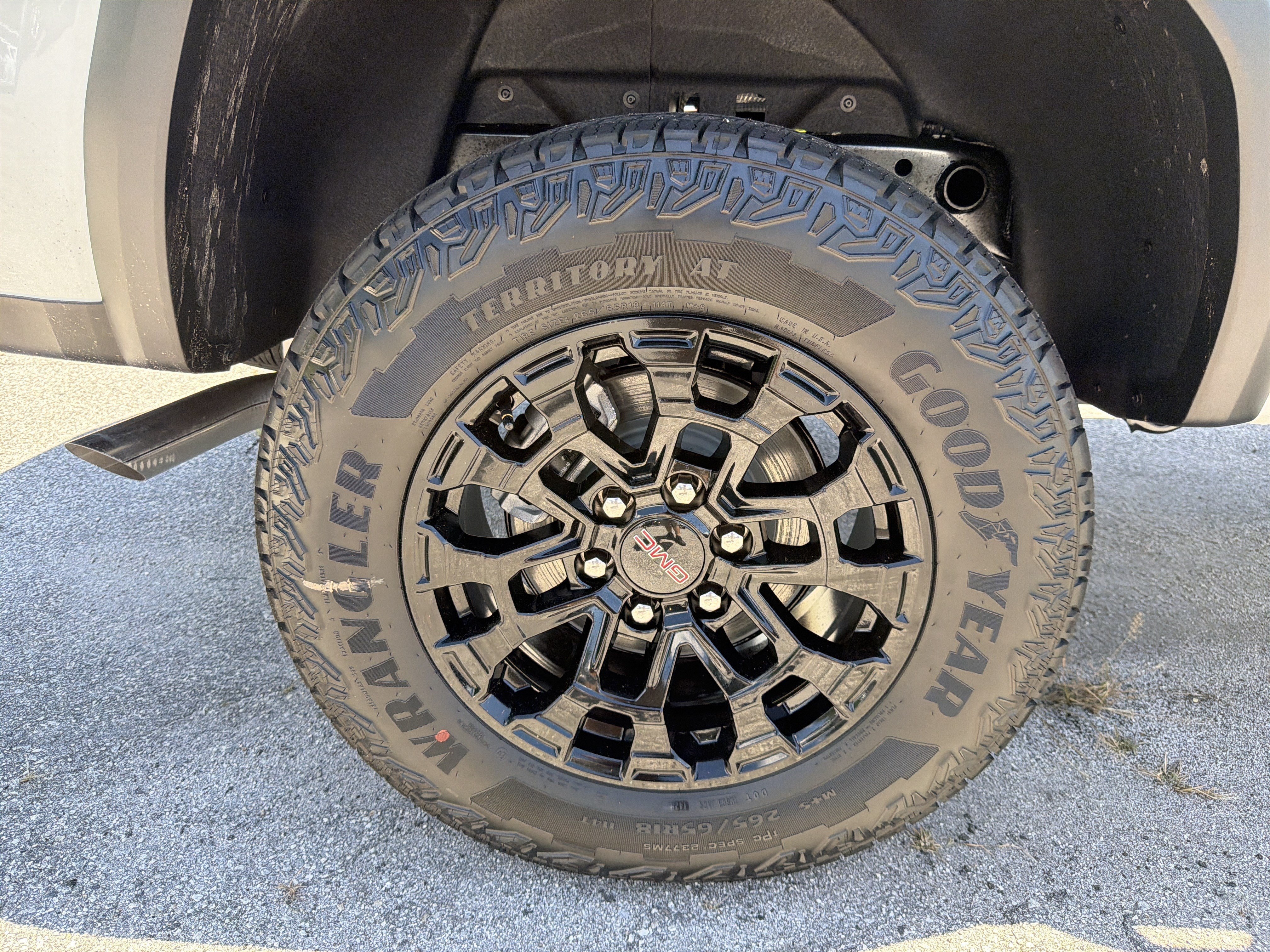 New 2026 Summit White GMC Elevation image 17