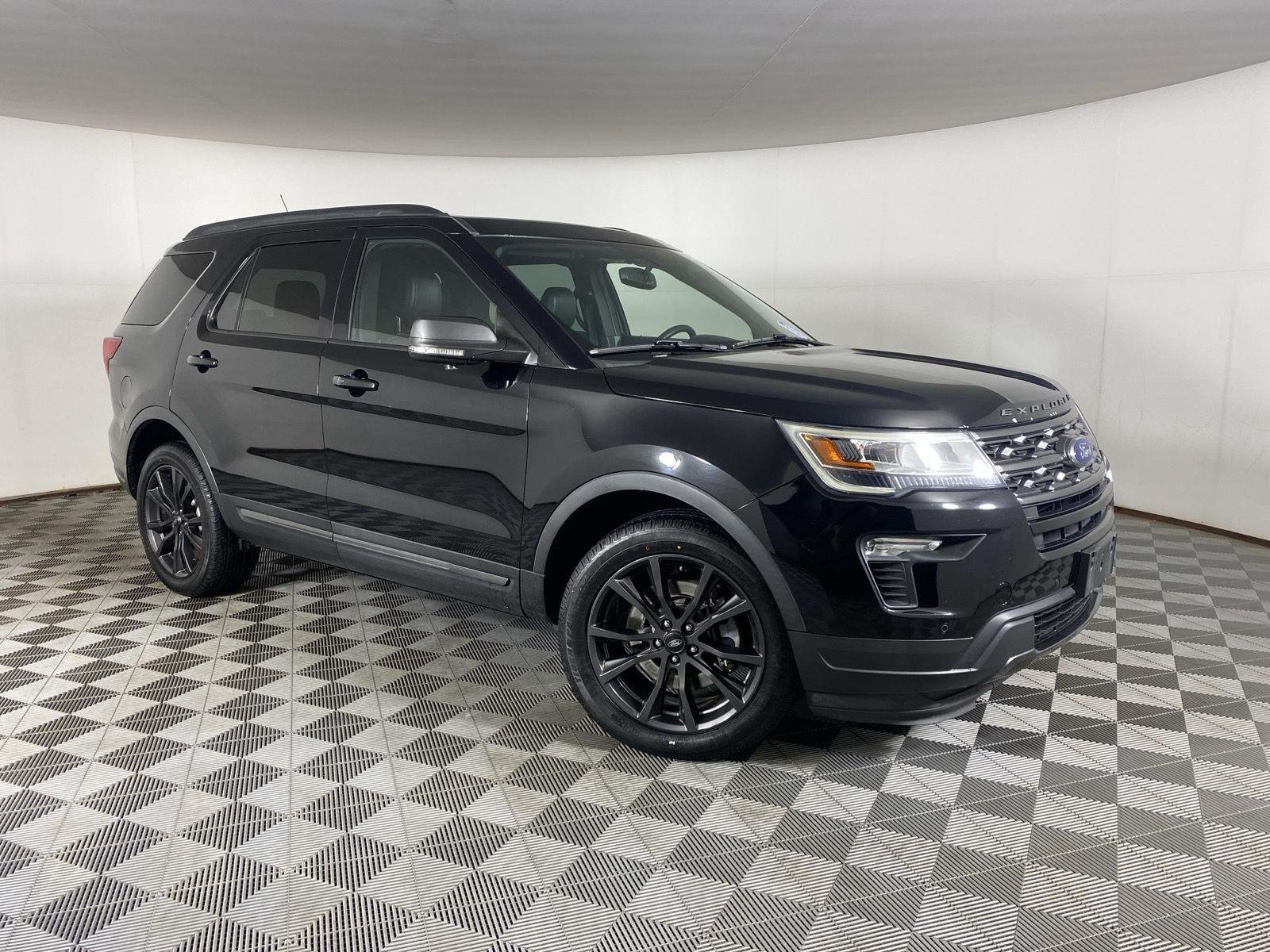Used 2018 Shadow Black Ford XLT image 11