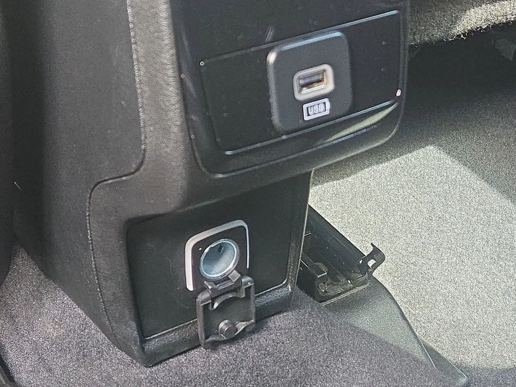 Used 2025 Silver Jeep Limited image 54