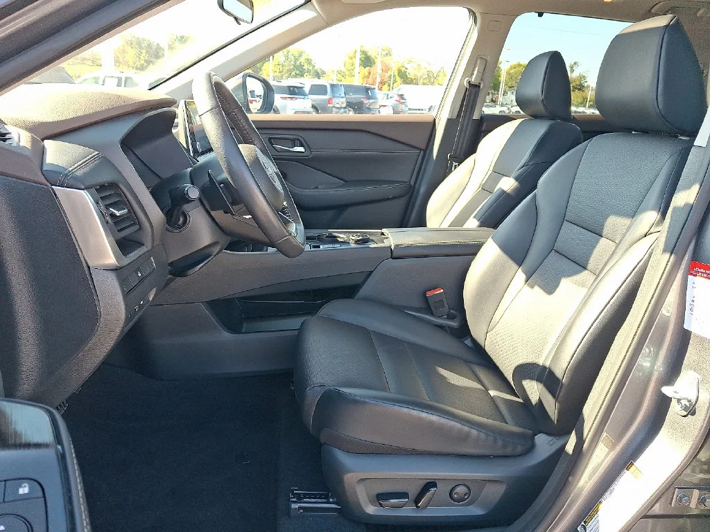Used 2023 Gray Nissan SV image 15