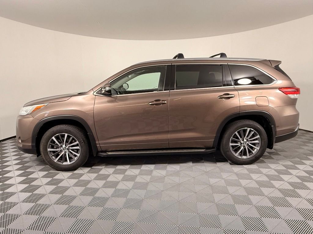 Used 2018 Walnut Toyota XLE image 12