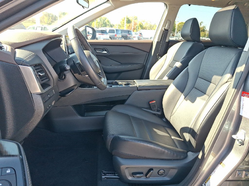 Used 2023 Gray Nissan SV image 15
