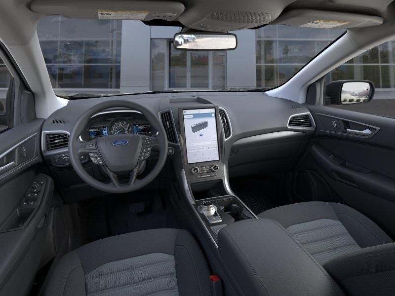 New 2024 Agate Black Metallic Ford SE image 9