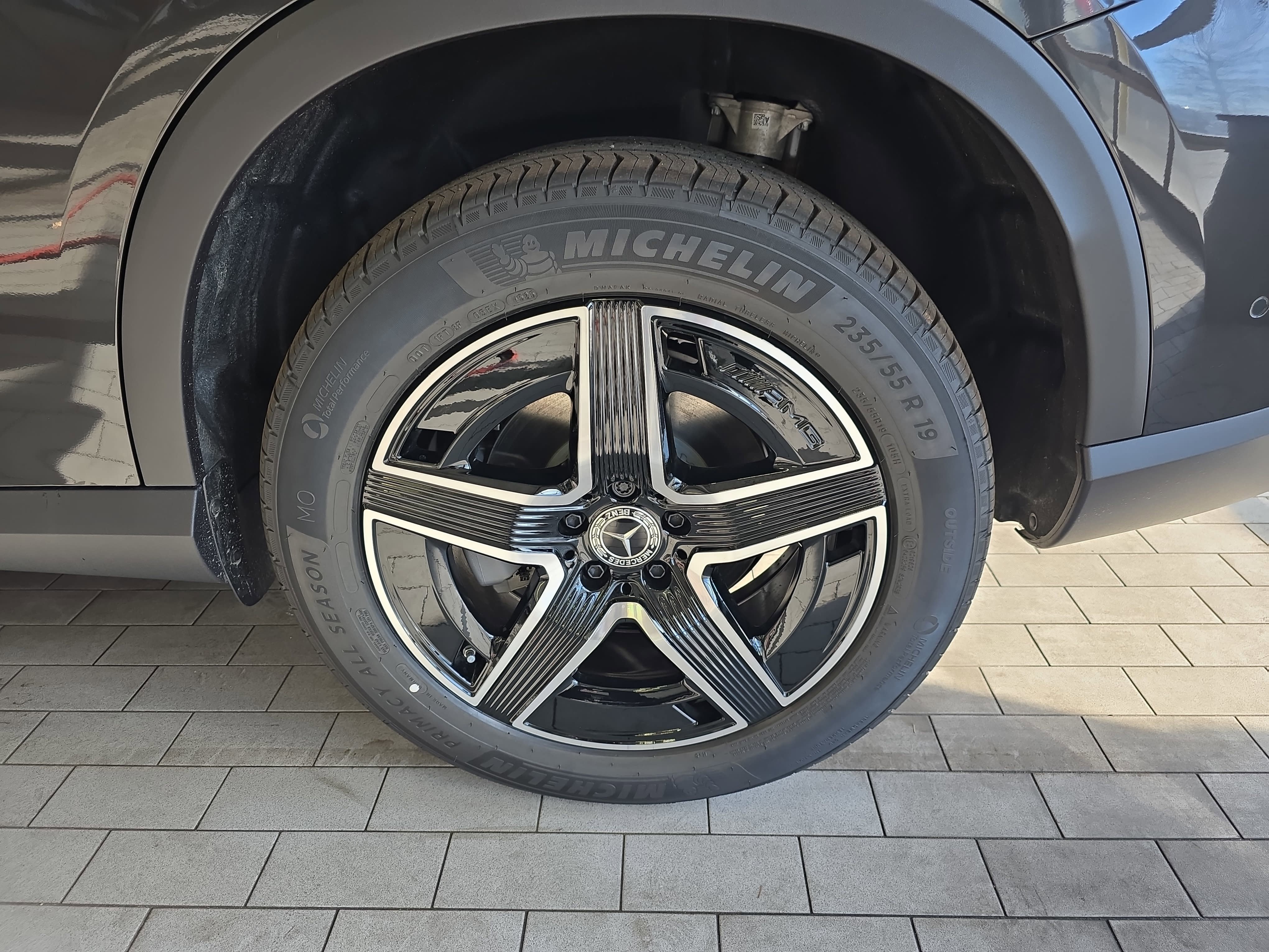 New 2026 Graphite Grey Metallic Mercedes-Benz GLC300 image 34