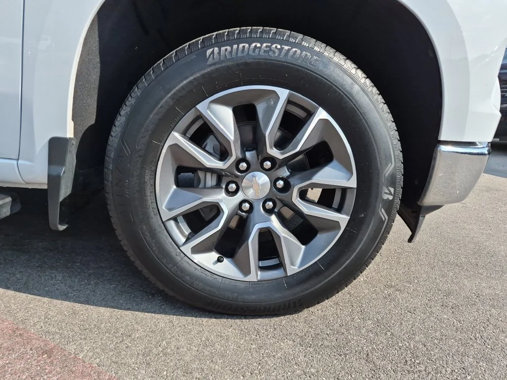 Used 2023 SUMMIT WHITE Chevrolet LT image 13