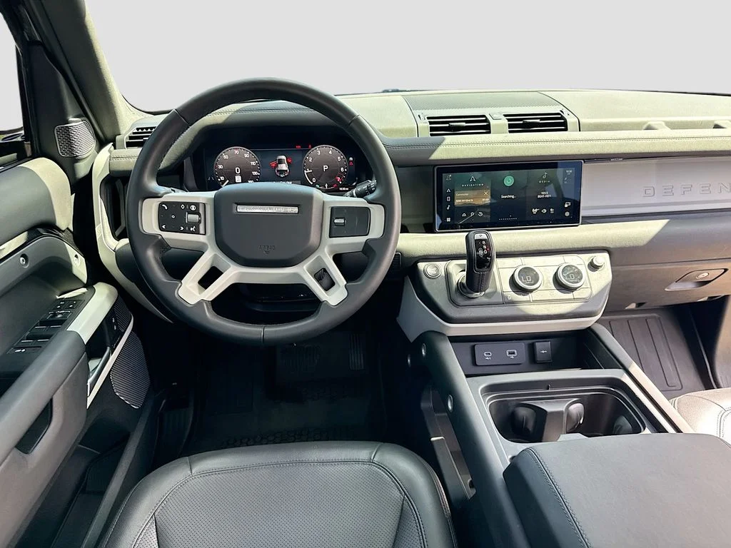 Used 2024  Land Rover S image 24