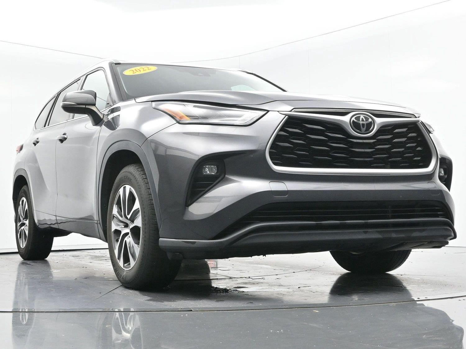 Used 2022 Magnetic Gray Metallic Toyota XLE image 53