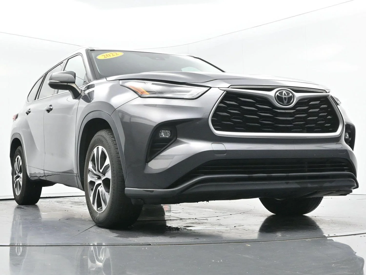 Used 2022 Magnetic Gray Metallic Toyota XLE image 53