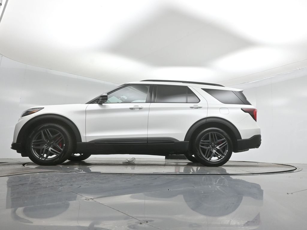 New 2026 Star White Metallic Tri-Coat Ford ST image 7