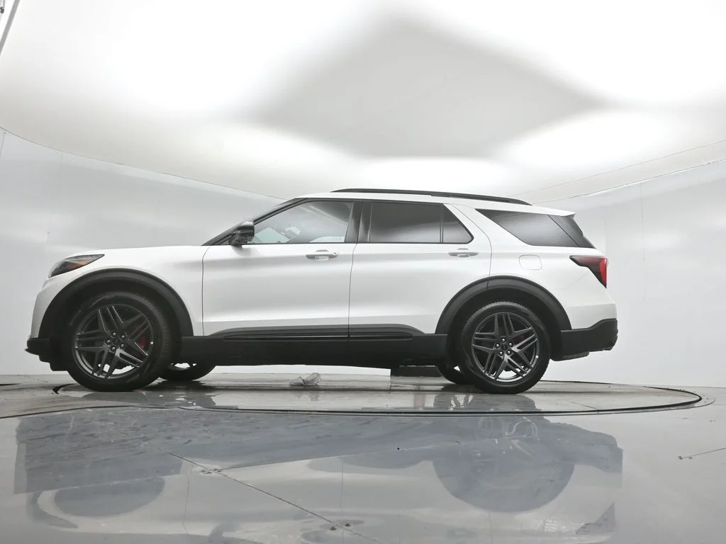 New 2026 Star White Metallic Tri-Coat Ford ST image 7