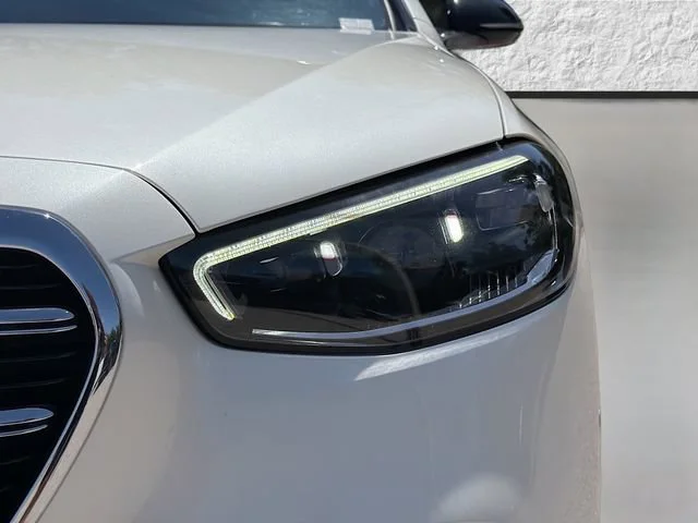 Used 2023 MANUFAKTUR Diamond White Mercedes-Benz S 580 image 9