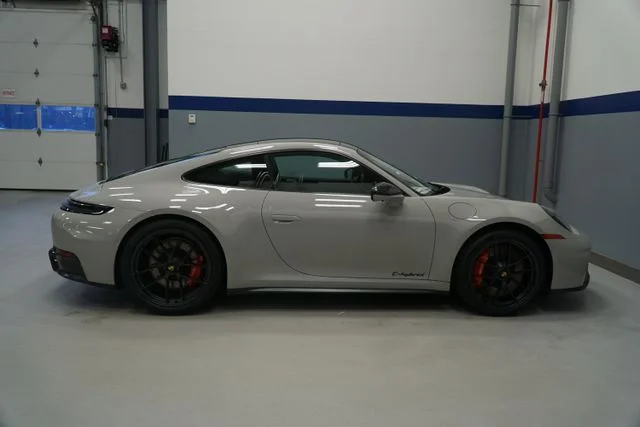 New 2026  Porsche Carrera 4 GTS image 11