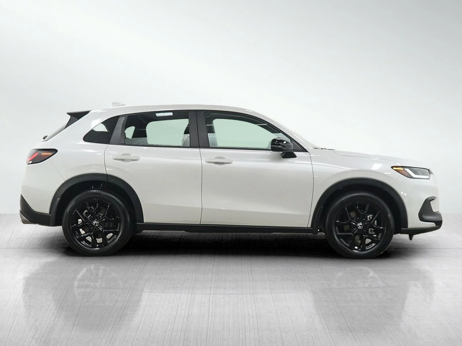 Used 2024 White Honda sport image 6