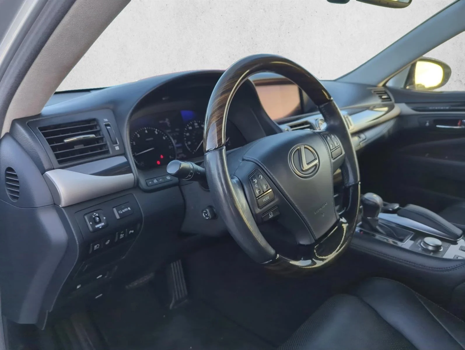 Used 2014 Liquid Platinum Lexus  image 13