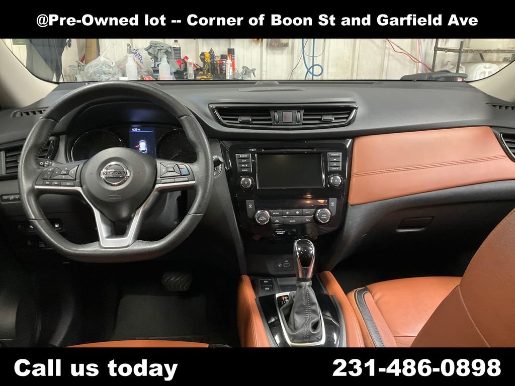 Used 2019  Nissan SL image 17