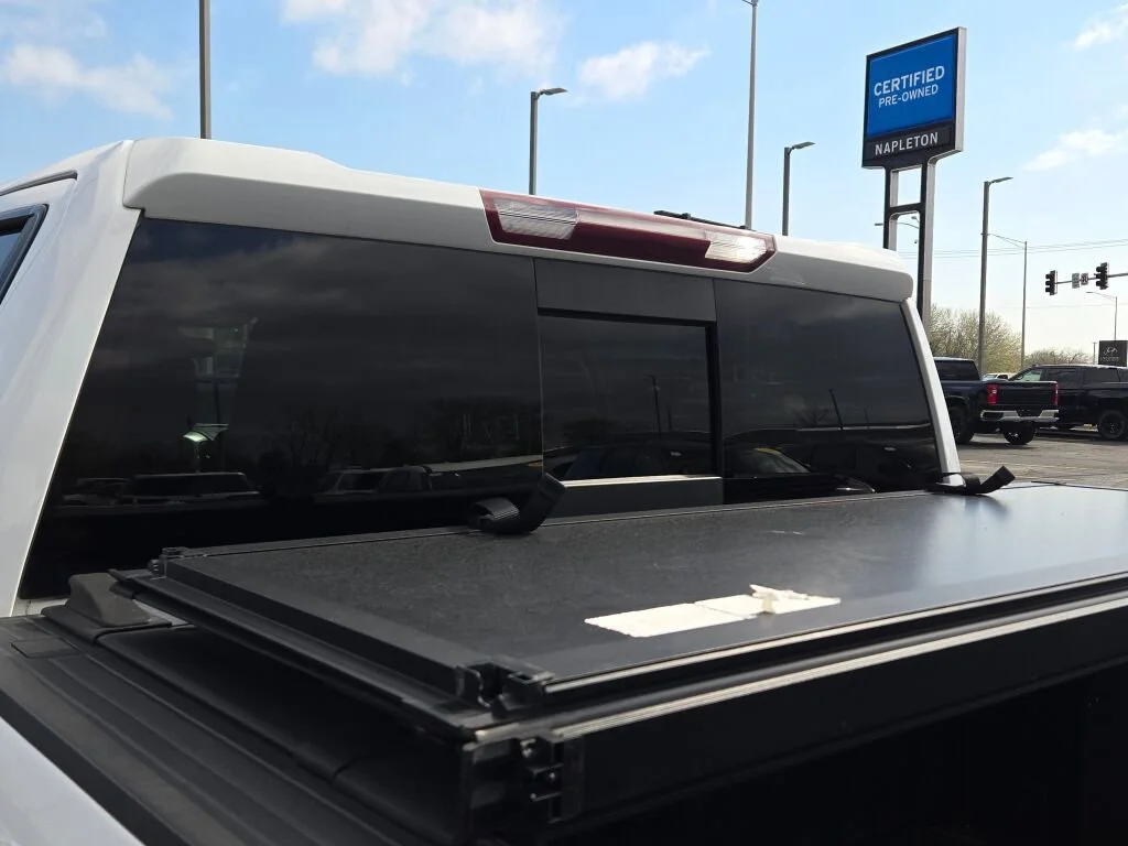 Used 2020 SUMMIT WHITE Chevrolet LT image 16