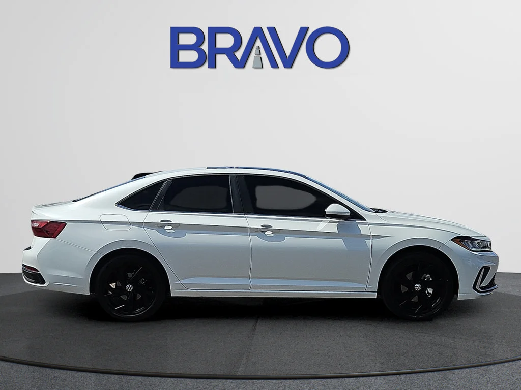 Used 2026 White Volkswagen SE image 5