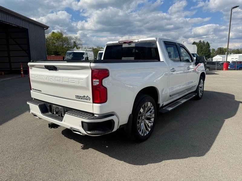 Used 2023 Beige Chevrolet High Country image 3