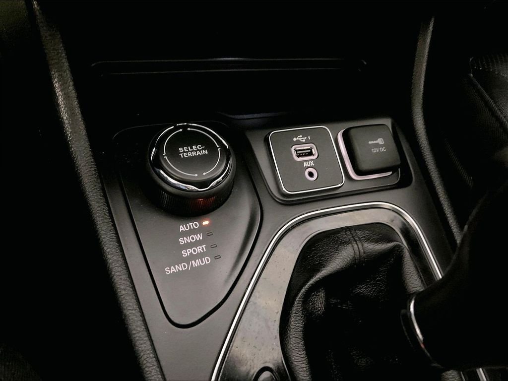 Used 2020 Blue Jeep Limited image 27