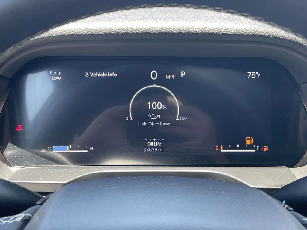 Used 2023 Black Jeep Altitude image 30