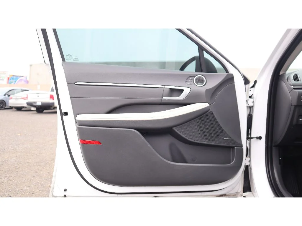 Used 2023 Serenity White Hyundai Limited image 9