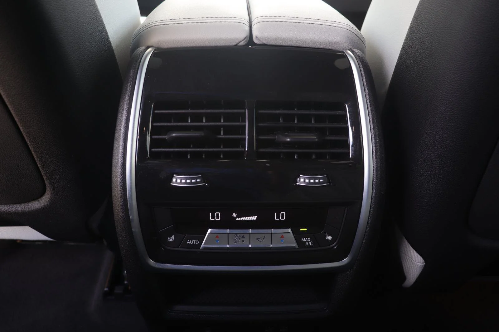 Used 2024 Alpine White BMW xDrive50e image 24