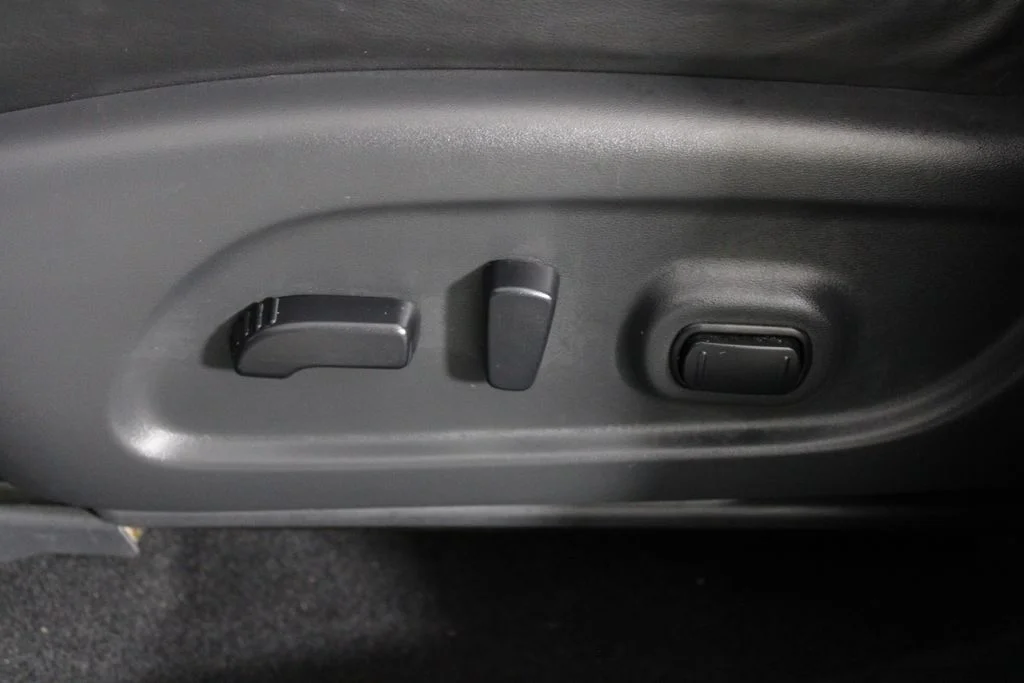 Certified Used 2020 Black Nissan Platinum image 27