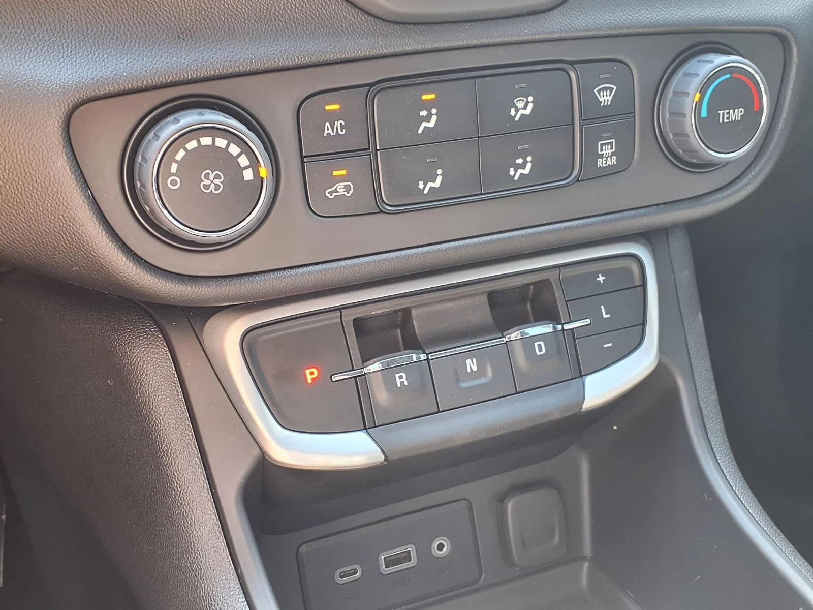 Used 2024 Downpour Metallic GMC SLE image 13