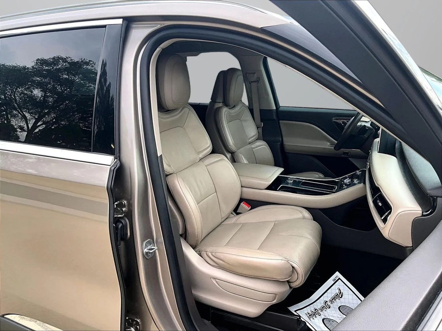 Used 2020 Beige Lincoln Reserve image 8