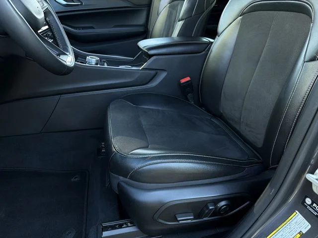 Used 2024 Gray Jeep Altitude image 21