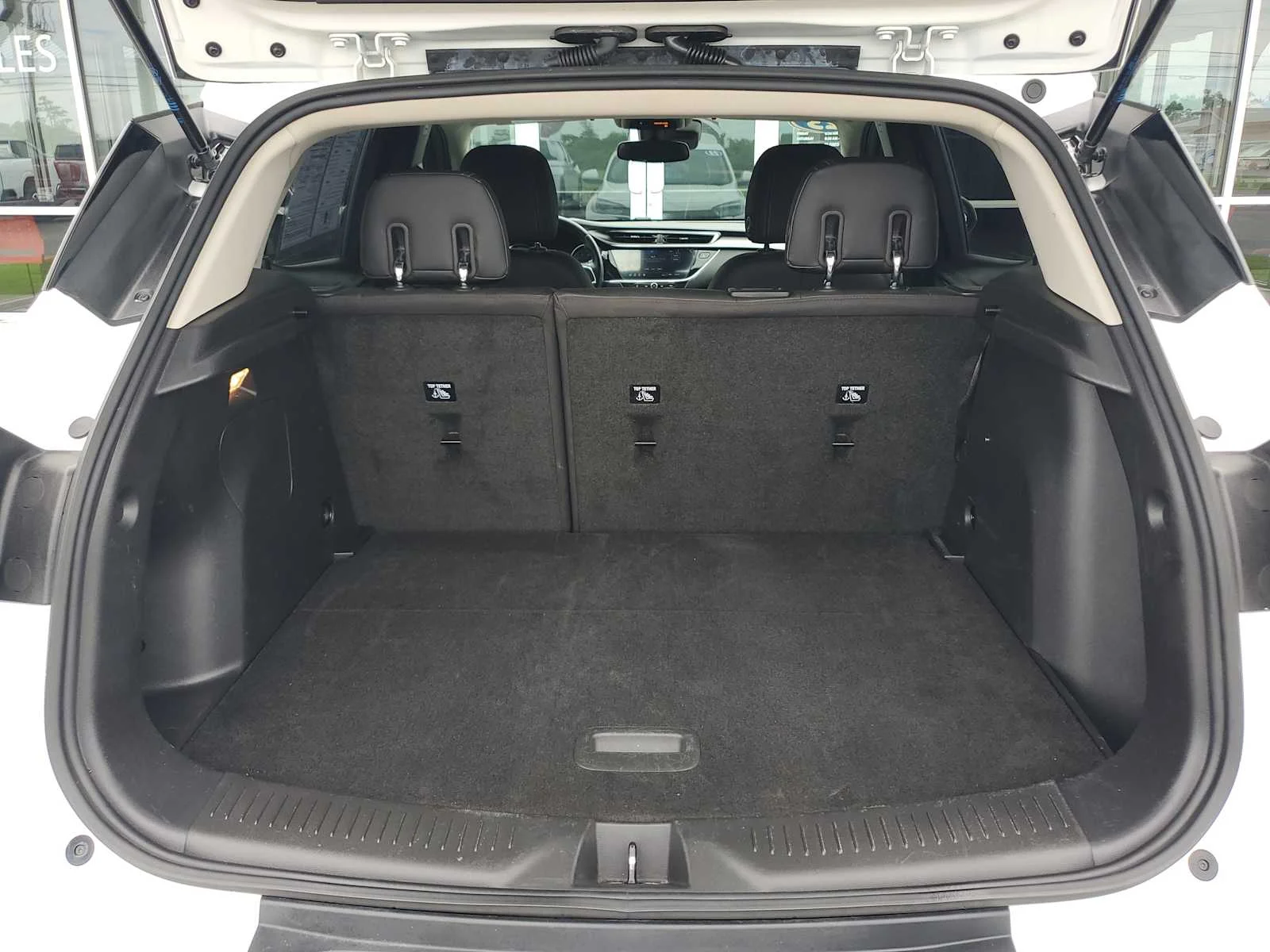 Used 2023 SUMMIT WHITE Buick Preferred image 6