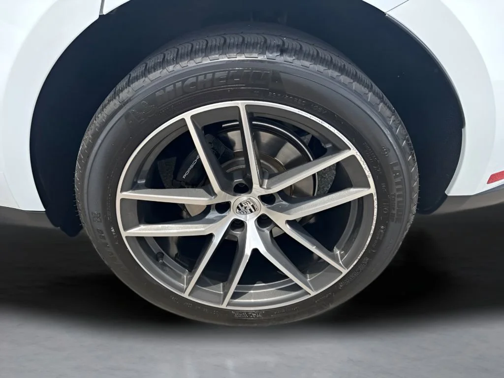 Used 2024  Porsche  image 39