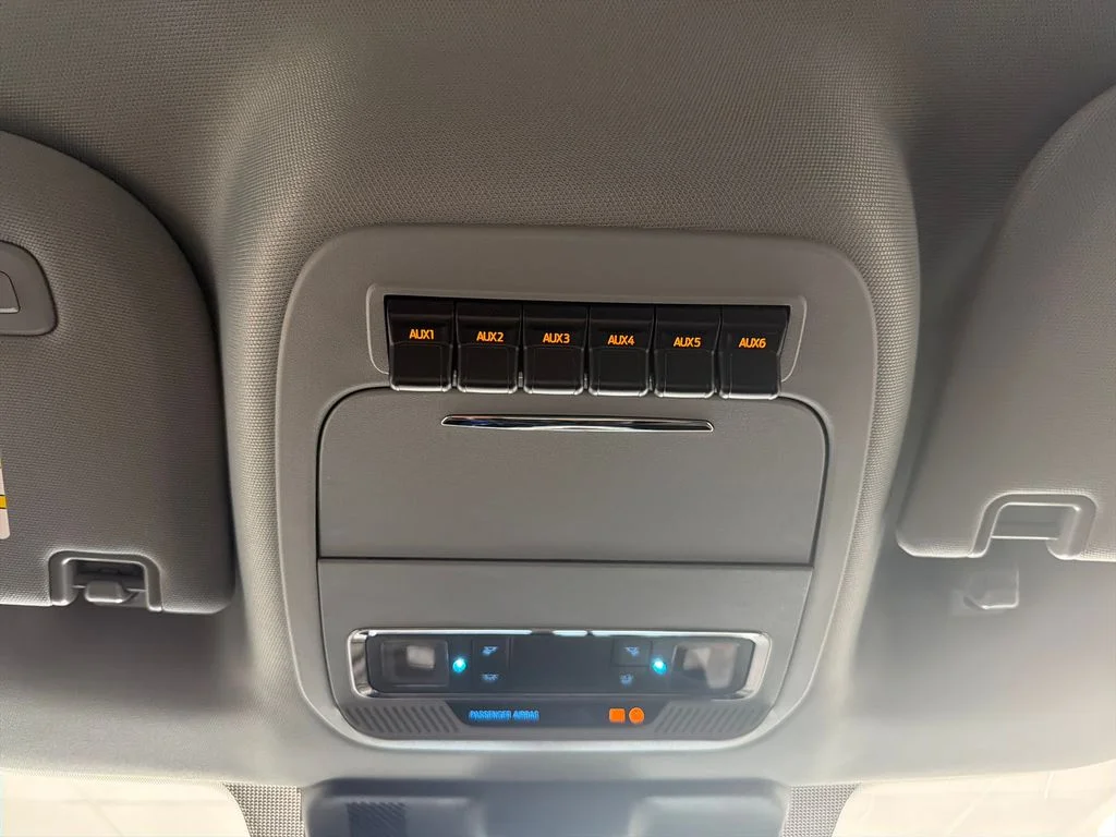 New 2027 Star White Metallic Tri-Coat Ford F-250® Lariat® image 18