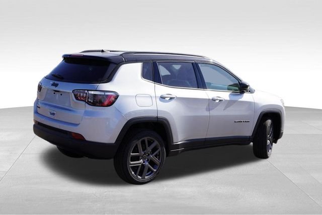 New 2026 Silver Zynith Metallic Clearcoat Jeep Limited image 3