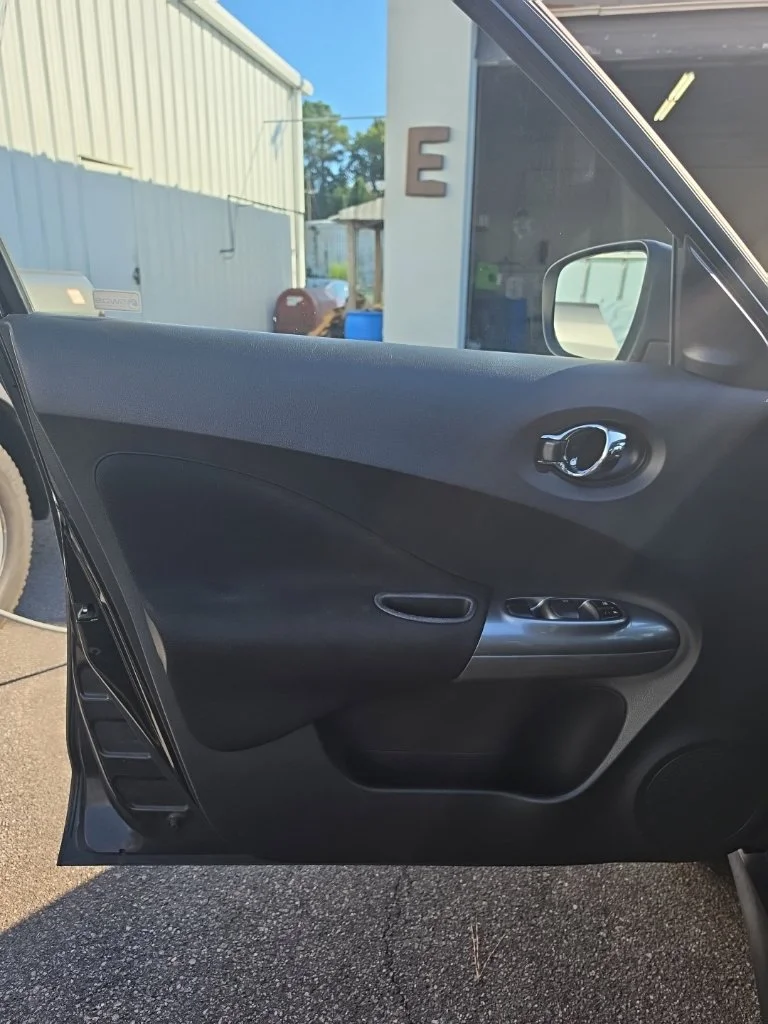 Used 2017 Black Nissan S image 10