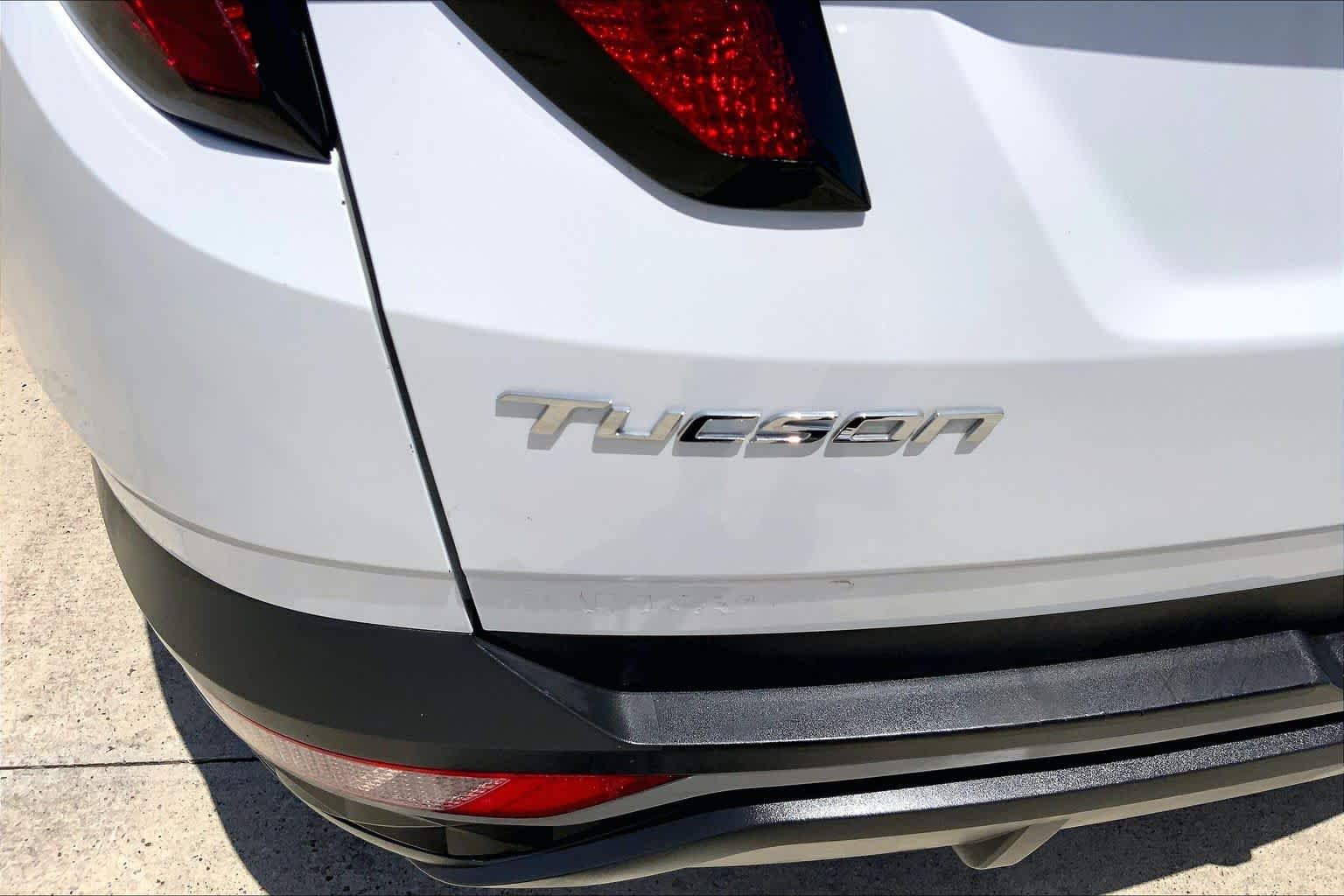 Used 2022 Quartz White Hyundai SE image 10