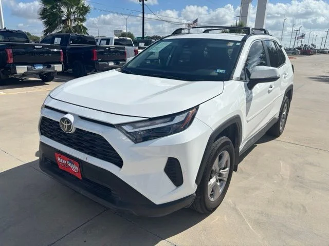 Used 2024 White Toyota XLE image 3