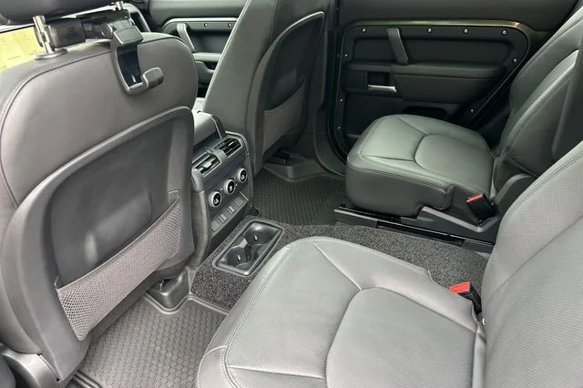 New 2026 Woolstone Green Land Rover X-Dynamic SE image 11